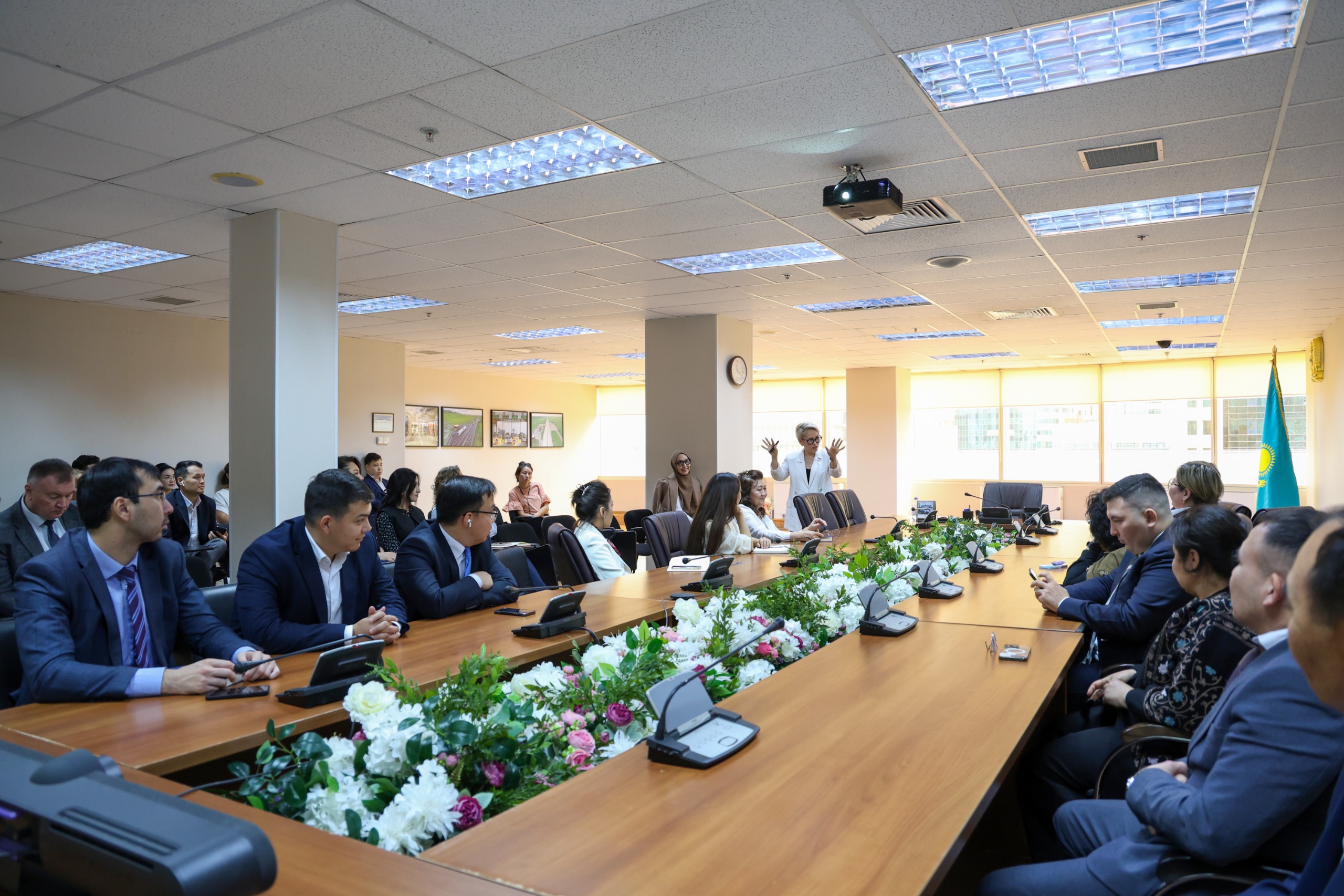 Өнеркәсіп және құрылыс министрлігінде эмоционалдық икемділікті дамытуға арналған семинар өтті