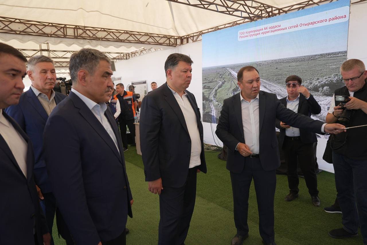 500-ден астам ұңғыманы қалпына келтіру, Көксарай контрреттегішін реконструкциялау, трансшекаралық гидробекеттерді автоматтандыру: Қанат Бозымбаев Түркістан облысындағы су инфрақұрылымын дамыту жобаларының жүзеге асырылу барысымен танысты