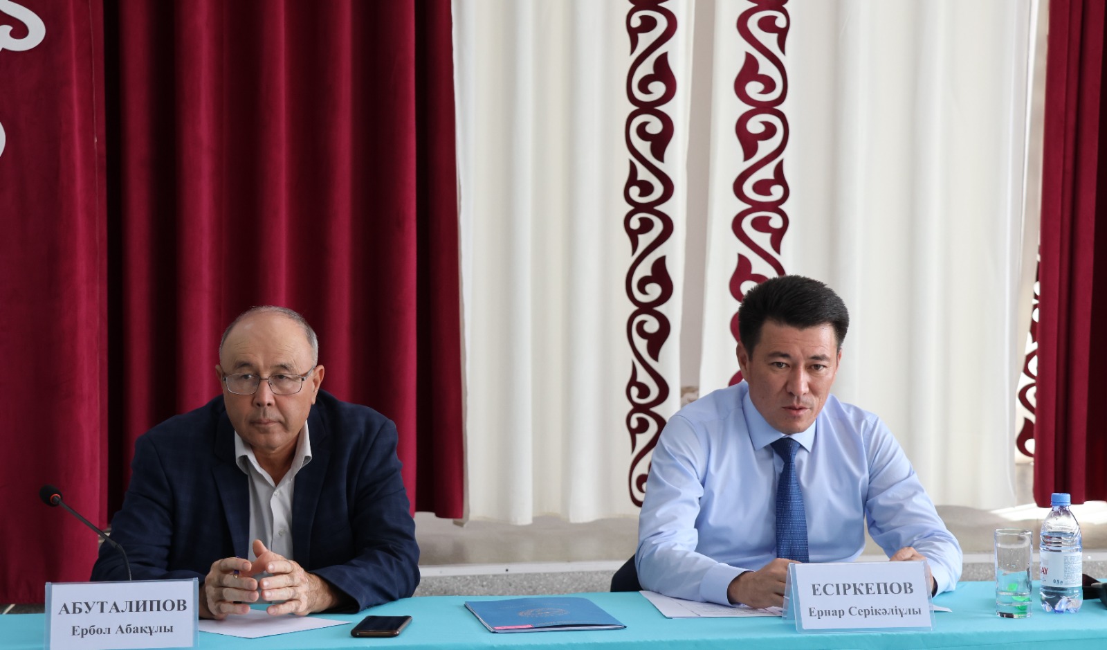Аудан әкімі Ернар Есіркепов Мемлекет басшысының Жарлығына сәйкес Көкдөнен ауылдық округінің тұрғындарымен кезекті кездесуі Жақсылық ауылында жалғасын тапты.