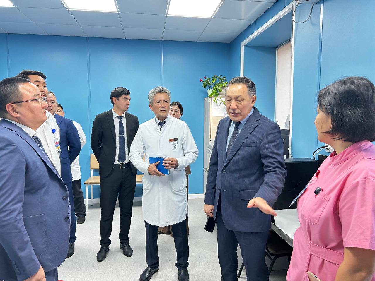 ВИЦЕ-МИНИСТР МАНАС РАМАЗАНОВ ЖЕТІСУ ОБЛЫСЫНДАҒЫ ДЕНСАУЛЫҚ САҚТАУ САЛАСЫНЫҢ ЖҰМЫСЫМЕН ТАНЫСТЫ