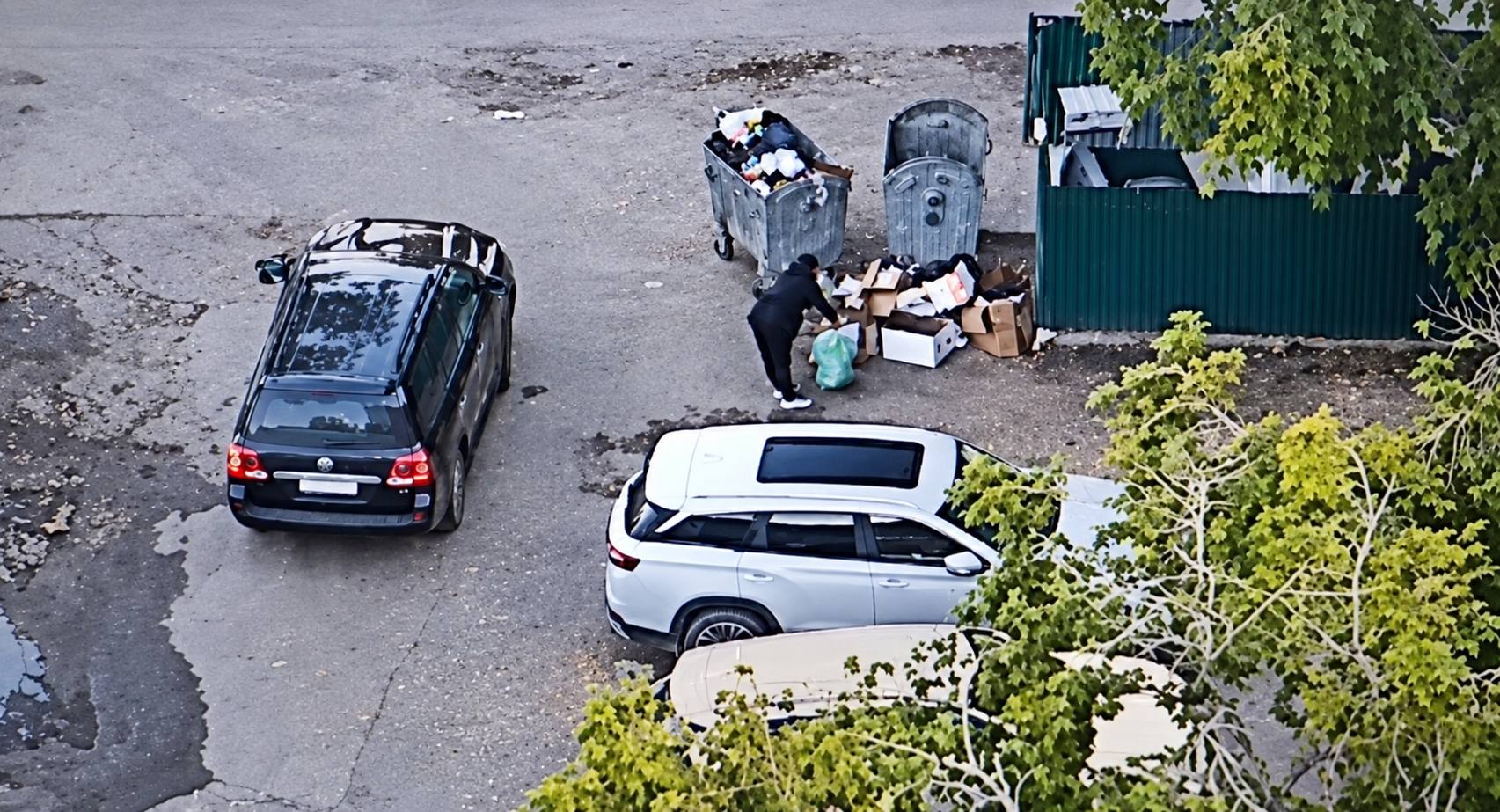 Қоқыс тастады — камераға түсіп қалды: Абай облысында 10 мыңнан астам заңбұзушылық анықталды