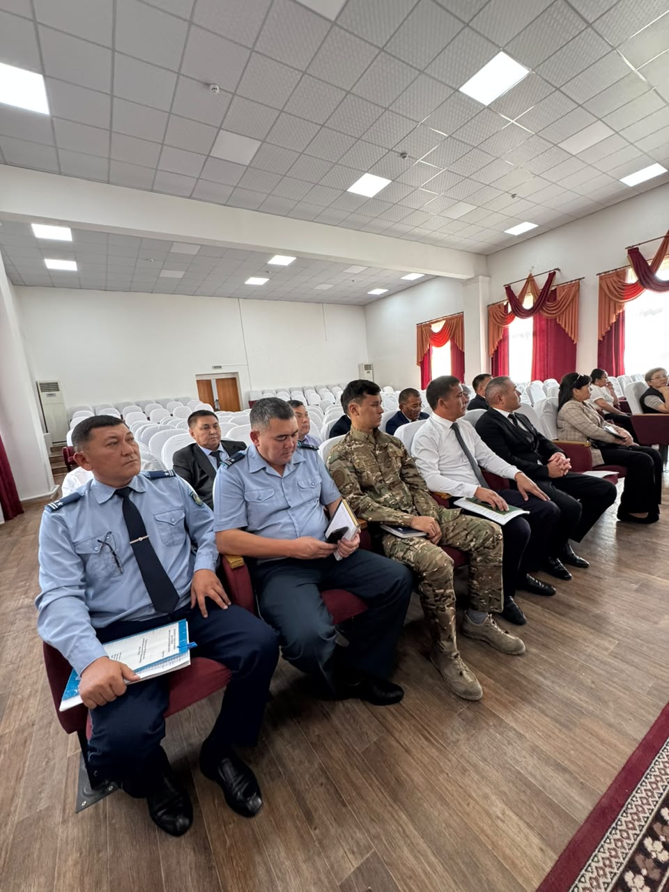 Қаратал ауданы әкімдігі жанындағы Заң мен Тәртіп конституциялық қағидатын іске асыру жөніндегі Ведомствоаралық комиссияның кезекті отырысы туралы