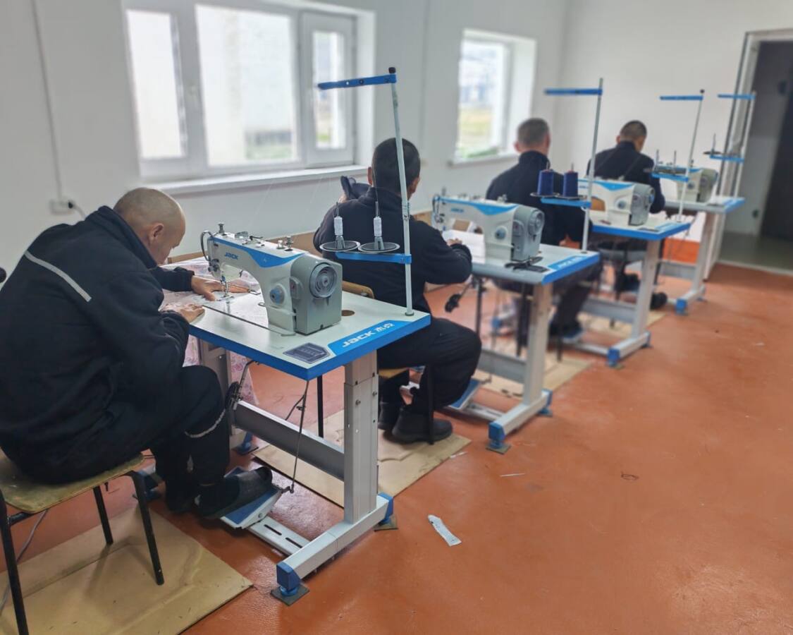 Абай облысы бойынша ҚАЖ-дың қауіпсіздіні барынша жоғары мекемесінде балалар төсек-орын жабдықтарын тігетін тігін цехы ашылды