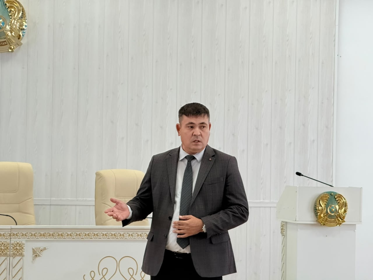 Әдеп жөніндегі уәкілдің 2026 жылға арналған үлгілік іс-шаралар жоспарына сәйкес мемлекеттік қызметшілермен кездесу өткізді.