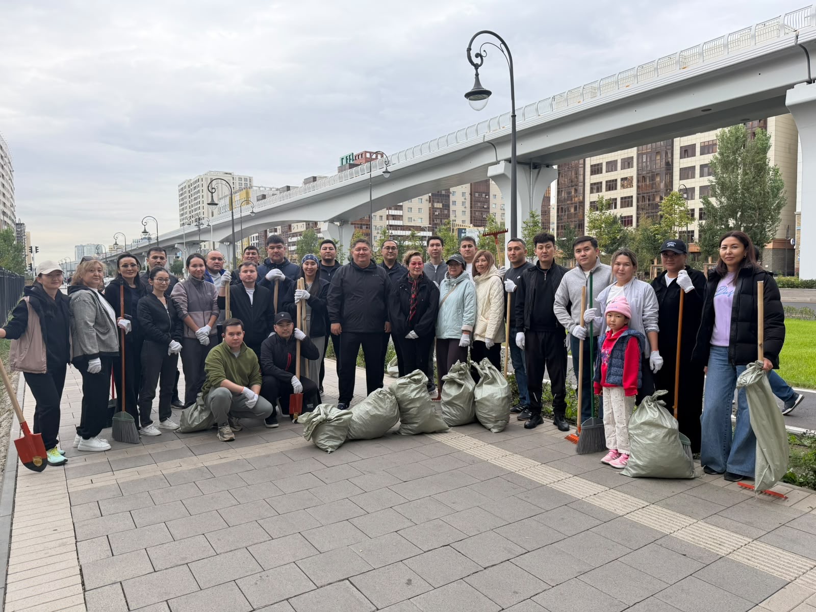 Көлік министрлігінің ұжымы қалалық сенбілікке қатысты
