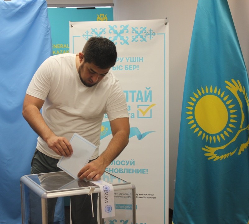 Қазақстан азаматтары Құрылтай депутаттарын сайлауға қатысты