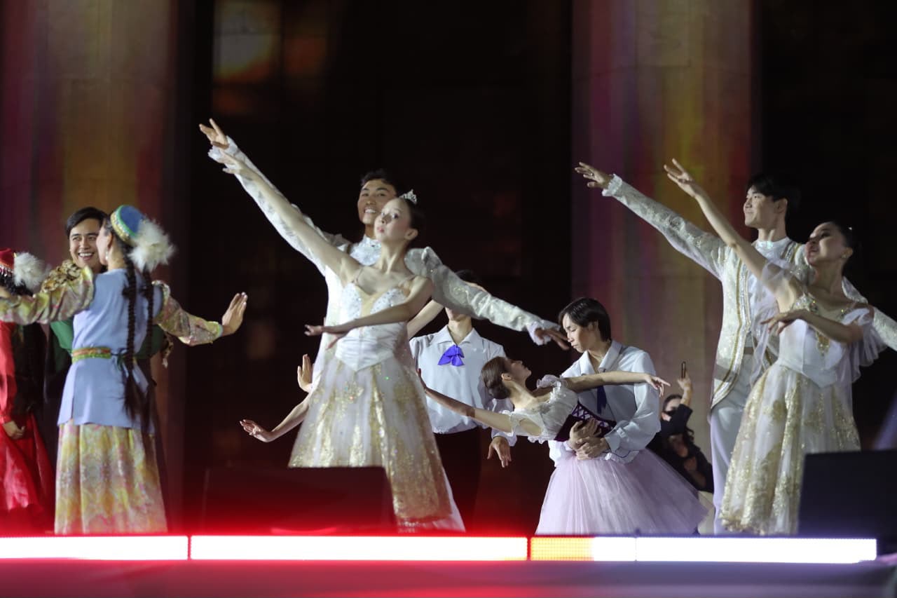 Қала күнінің шарықтау шегі: «Астана» алаңында Almaty Vibes және 3D Mapping Show өтті