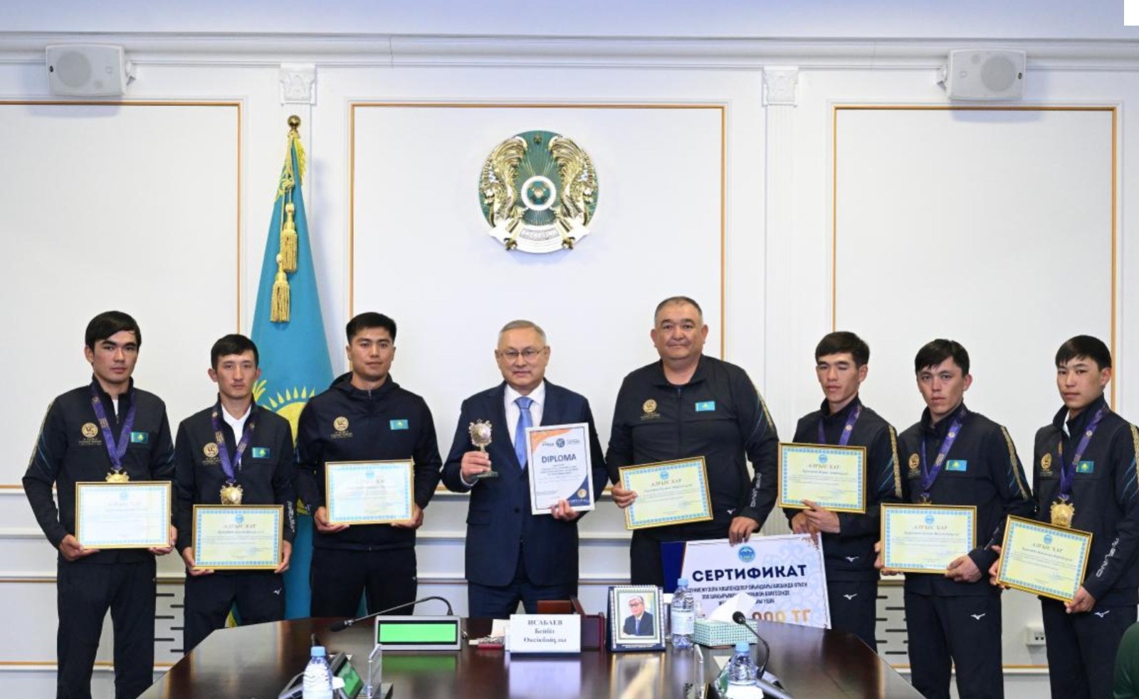 Бейбіт Исабаев VI Дүниежүзілік көшпенділер ойындарының 300 шақырымдық марафонында жеңіске жеткен «Жолбарыс» командасын қабылдады