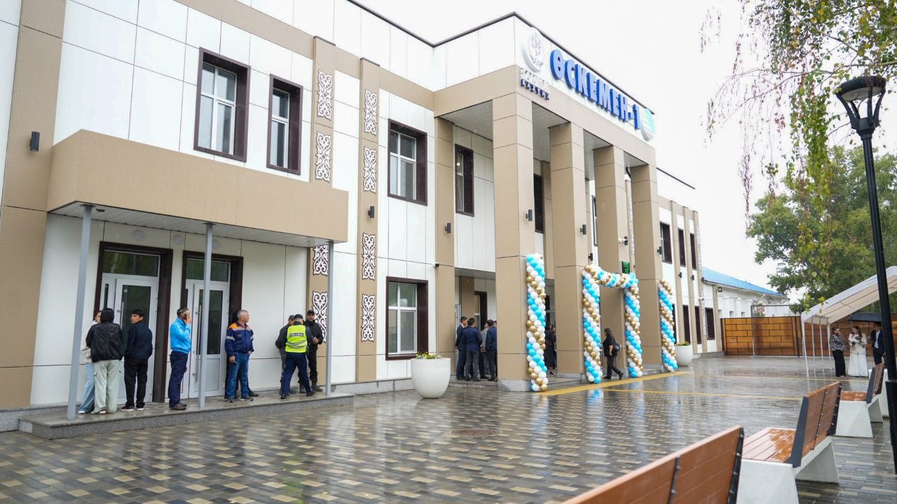 Өскеменде жаңартылған теміржол вокзалы ашылды