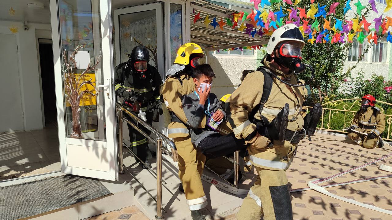 Сарысу аудандық оңалту орталығында өрт тактикалық сабақ өткізілді
