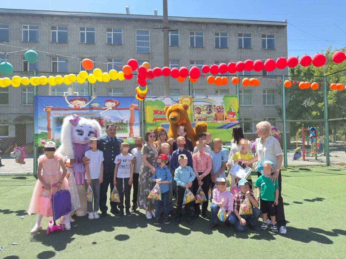 Абай облысы бойынша ҚАЖ департаментінің орташа қауіпсіздік мекемесінің қызметкерлері Балаларды қолдау орталығының тәрбиеленушілерін Балаларды қорғау күнімен құттықтады