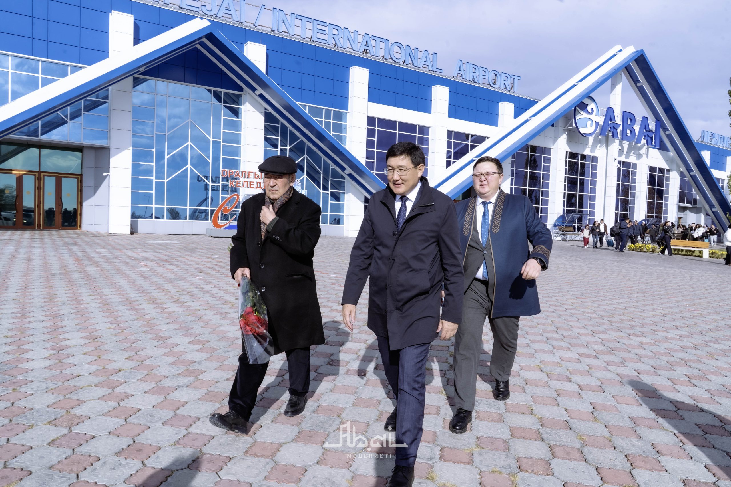 Қазақ әдебиетінің көрнекті өкілі, жазушы-драматург, қоғам қайраткері Роллан Шәкенұлы Сейсенбаев 80 жылдық мерейтойы аясында Семей қаласына келді.