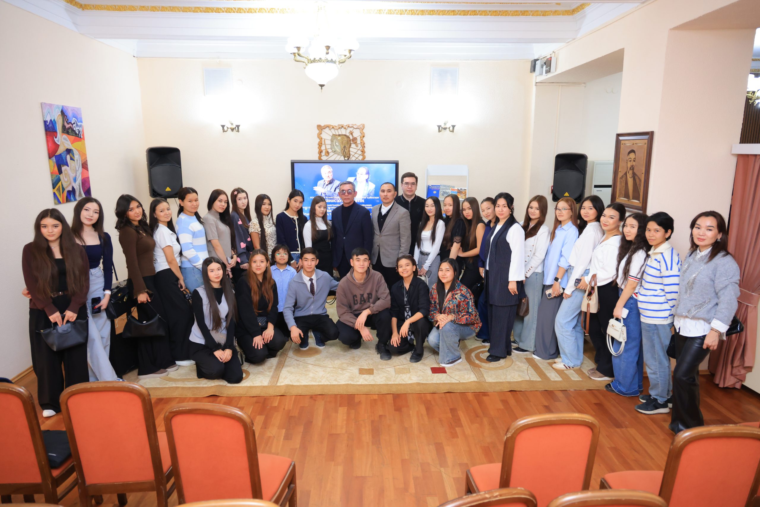 Өнер мен өлеңге тағзым: Қарағандыда Кеңес Дүйсекеев пен Шөмішбай Сариевтің 80 жылдығына арналған кеш өтті.