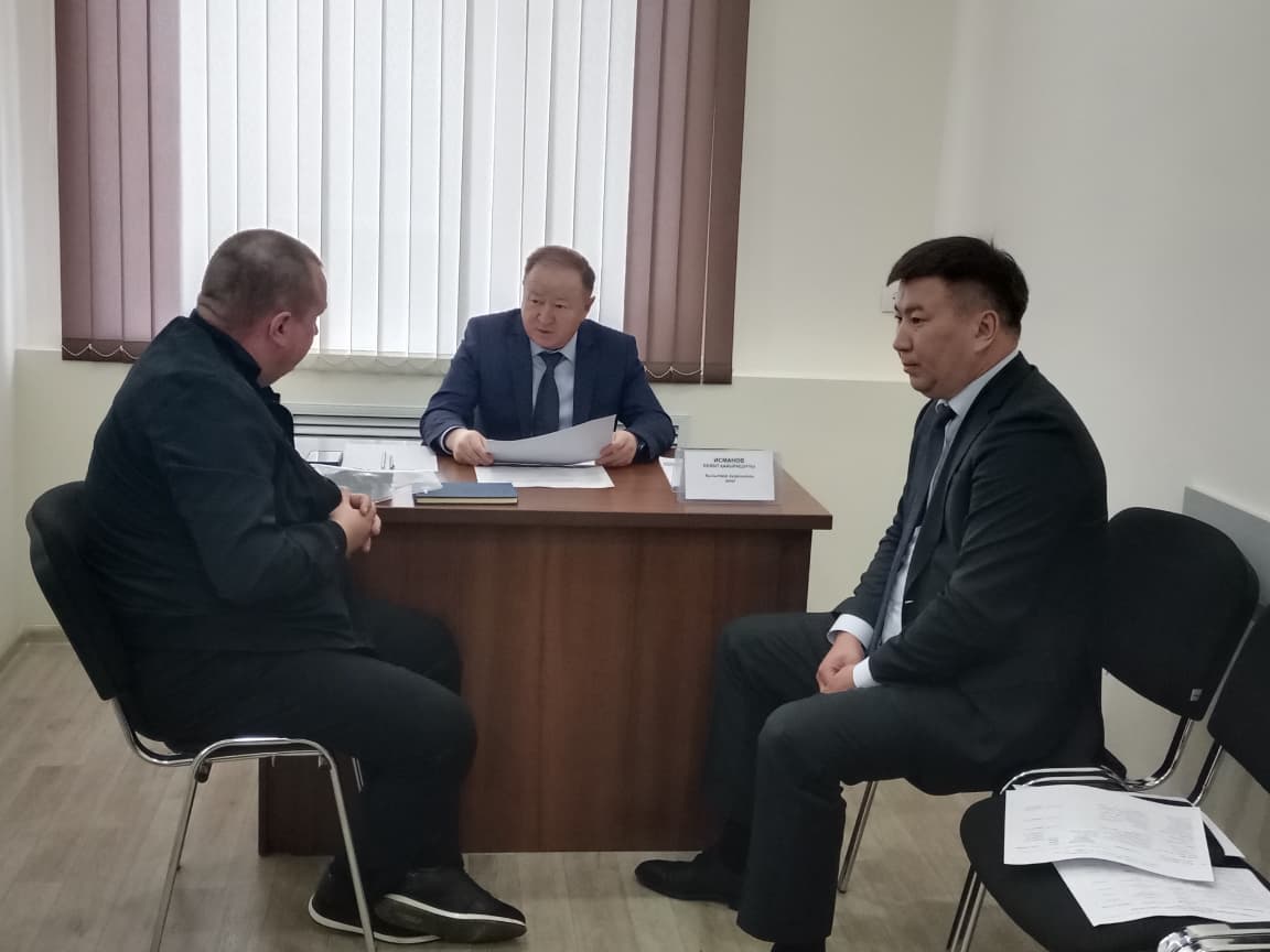 Бейбіт Исманов азаматтарды жеке қабылдады