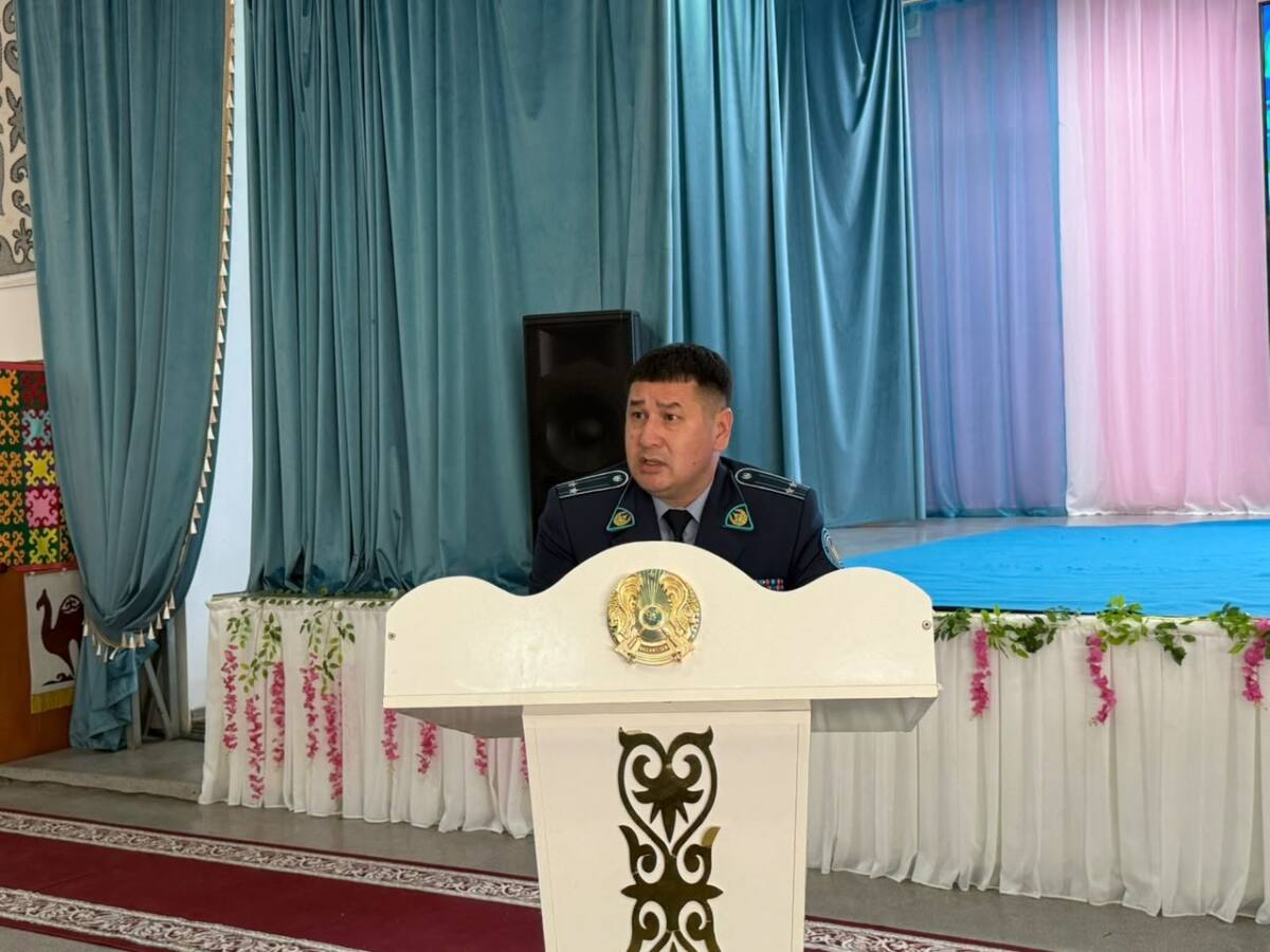 Түркістан облысында полицейлер 1300-ден астам оқушымен кездесті