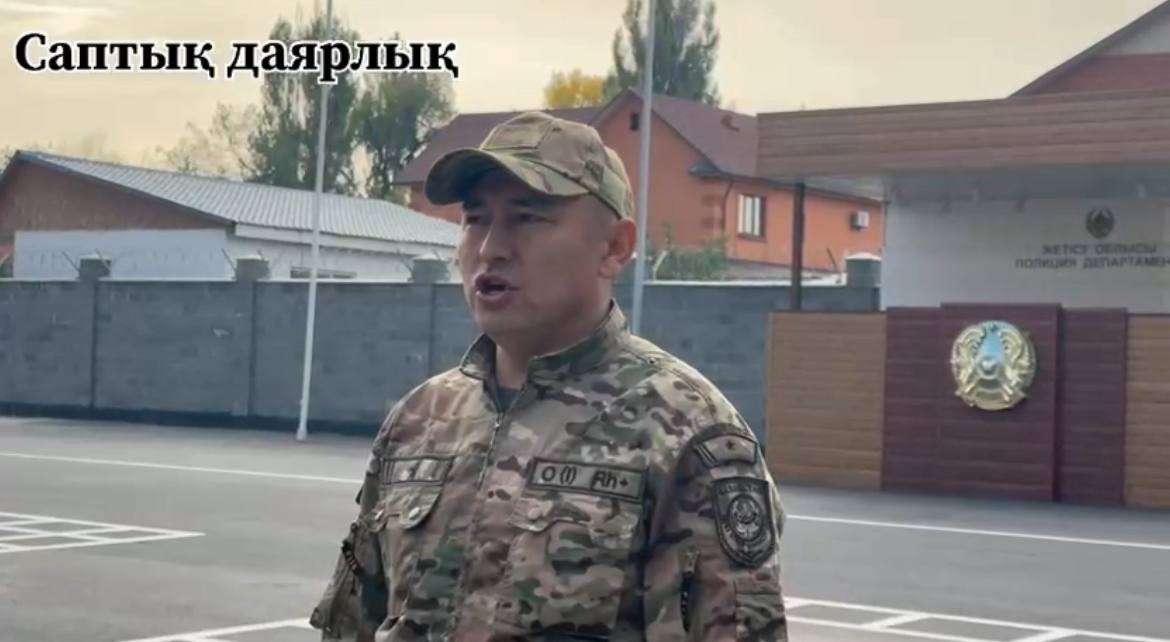 Тәртіп, бірлік және патриотизм: Жетісу облысының полициясында саптық сабақтар өтеді