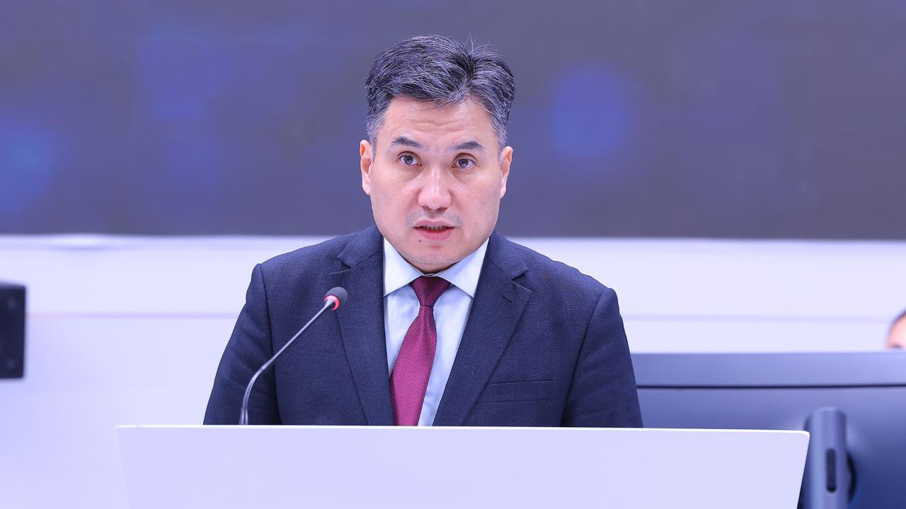 Олжас Бектенов еңбек және халықты әлеуметтік қорғау саласын цифрлық трансформациялау мәселелері бойынша кеңес өткізді